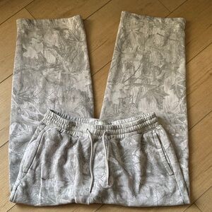 Hollister Camo Sweatpants